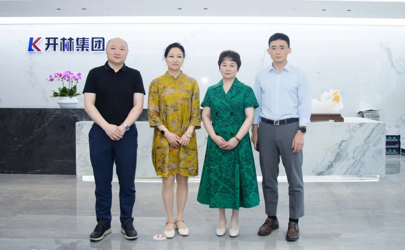 重庆市渝中区政协副主席杜伶领导一行莅临开林集团参观交流